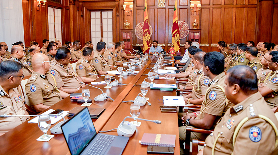 President Holds Discussions with WP Police Chiefs